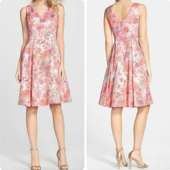 Adrianna Papell Dresses & Skirts - Adrianna Papell Jacquard Sleeveless V-Neck Fit & Flare Dress Cocktail Size 8 EUC